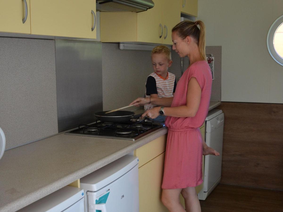 Unique Bungalow On The Dunes At Only 700 M From The Beach 's-Gravenzande Bagian luar foto